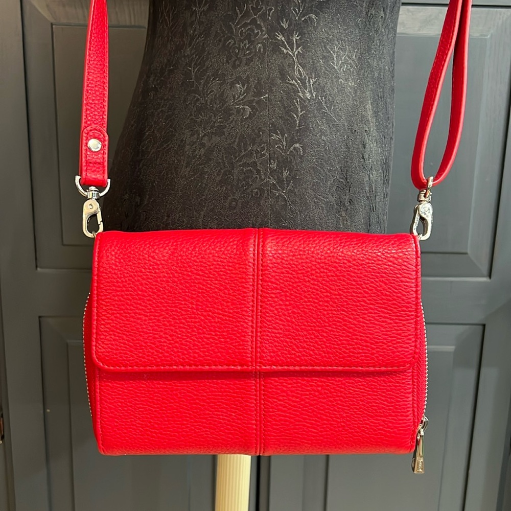 Thirty One Jewell Street Style Purse Red Pebble Crossbody Clutch